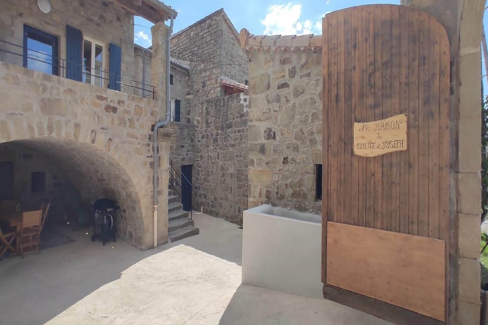 Entrance / Reception