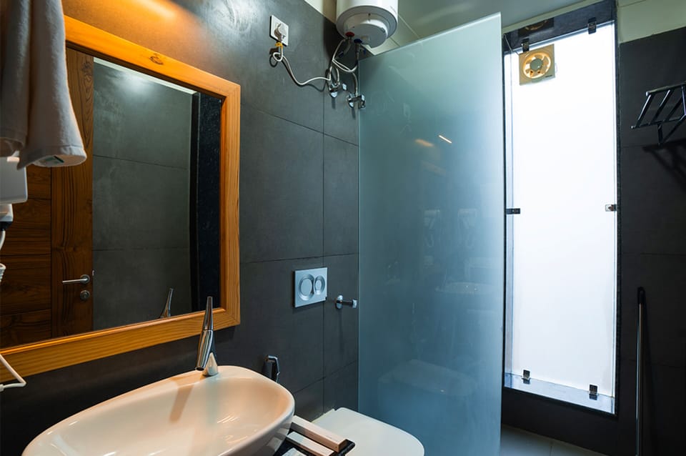 Superior Double Room with AC | Bathroom | Shower, free toiletries, towels