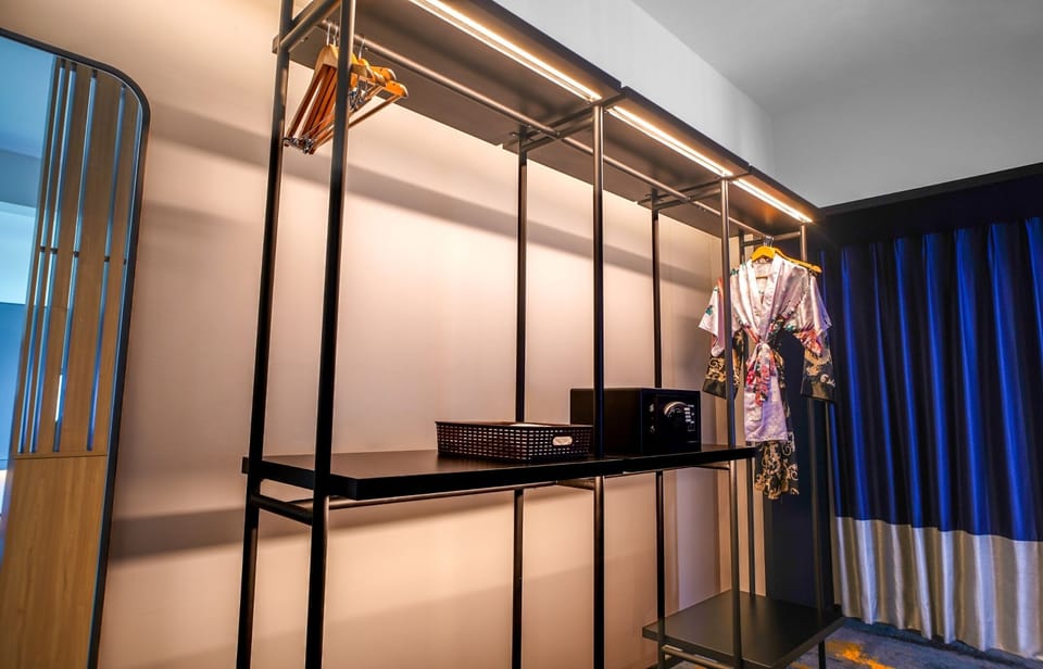 Suite Ofuro | Desk, laptop workspace, iron/ironing board (on request), WiFi (free)
