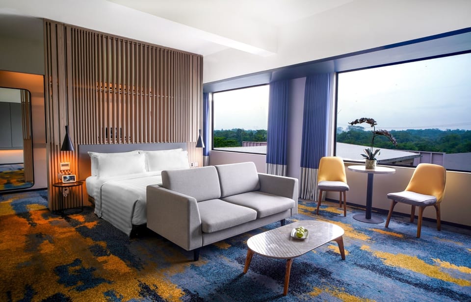Suite Ofuro | Desk, laptop workspace, iron/ironing board (on request), WiFi (free)
