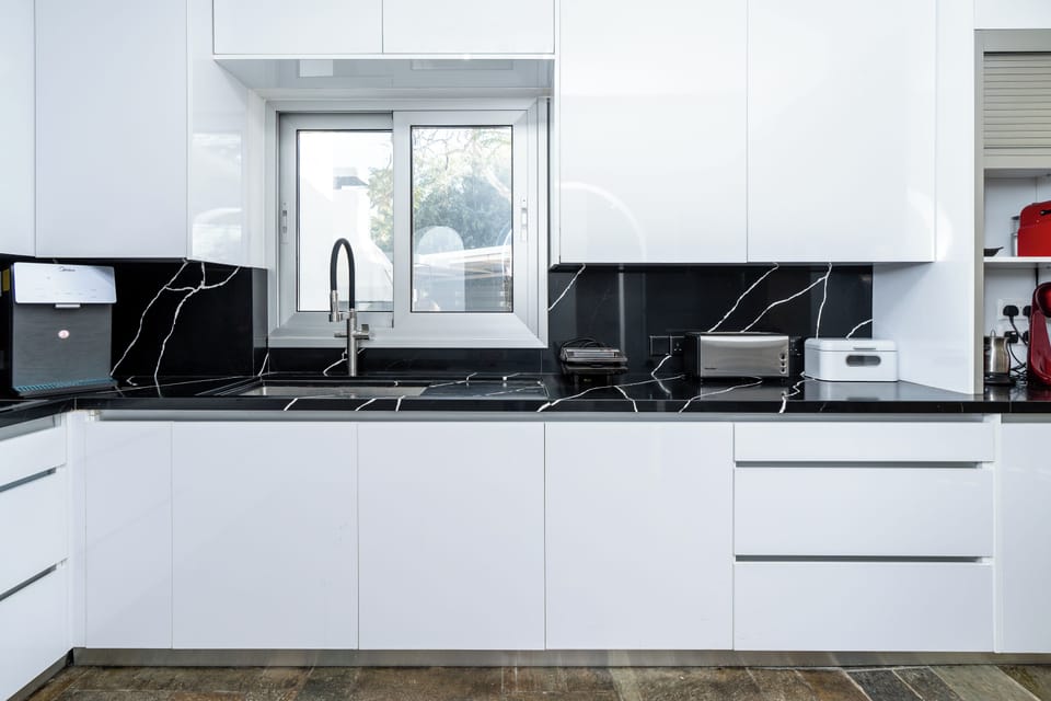 Comfort Villa | Private kitchen | Full-size fridge, oven, stovetop, electric kettle