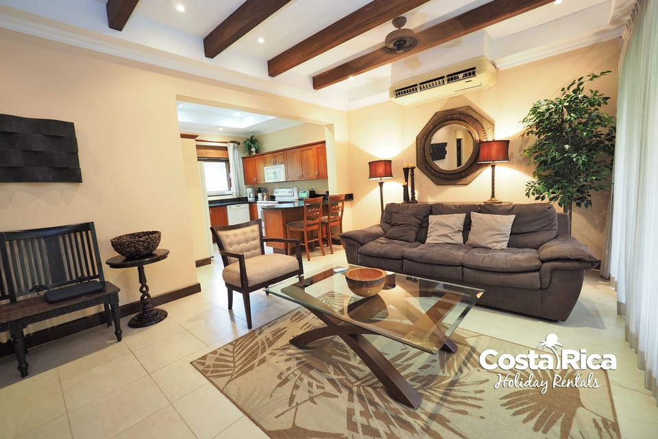 Apartment, 2 Bedrooms (Macaw #4) | Living room | LCD TV