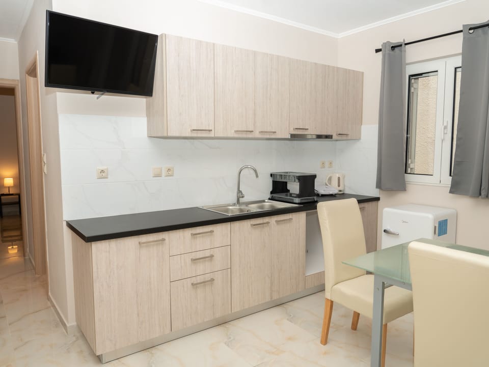 Family Apartment | Living area | 40-inch Smart TV with digital channels, TV