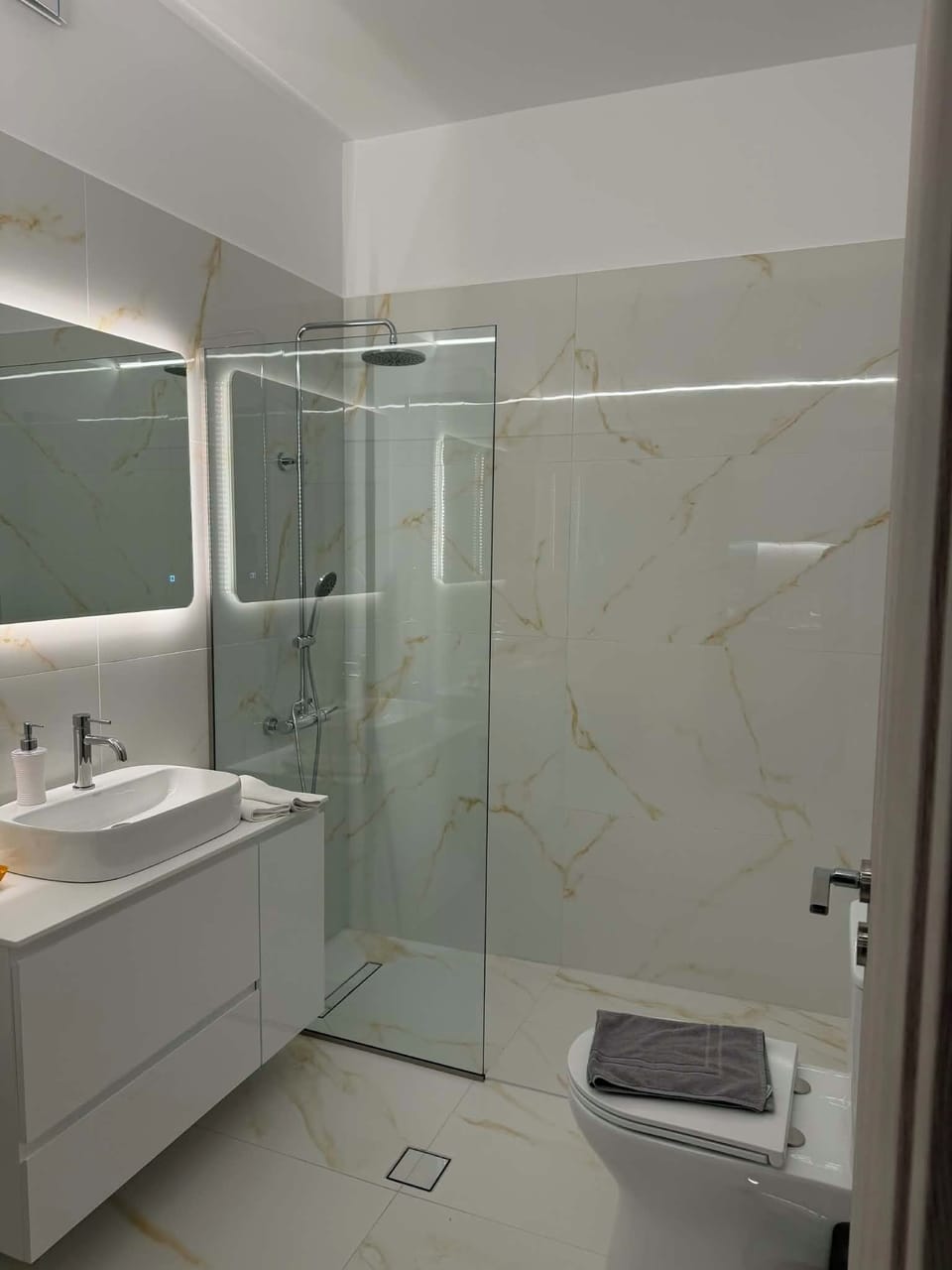ALLAGIANNIS GROUP APARTMENTS Bed and Breakfast in Decentralized Administration of Attica