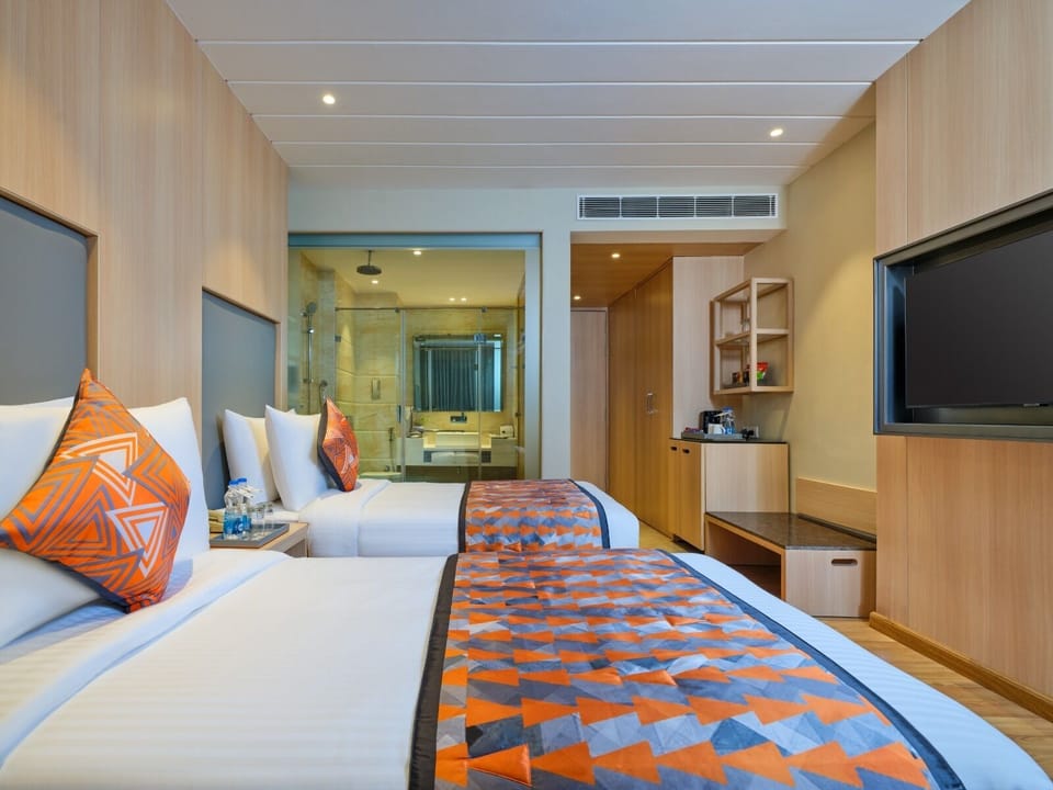 Deluxe Room, 1 Twin Bed | Premium bedding, down comforters, memory foam beds, in-room safe