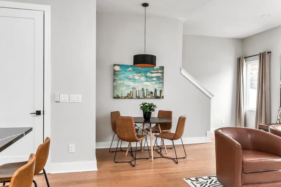 Round table seating for four—perfect for breakfast, lunch, or coffee.