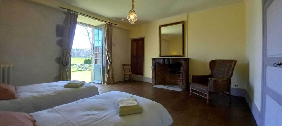Chambre de M. Le Curé | 2 bedrooms, hypo-allergenic bedding, individually furnished, free WiFi