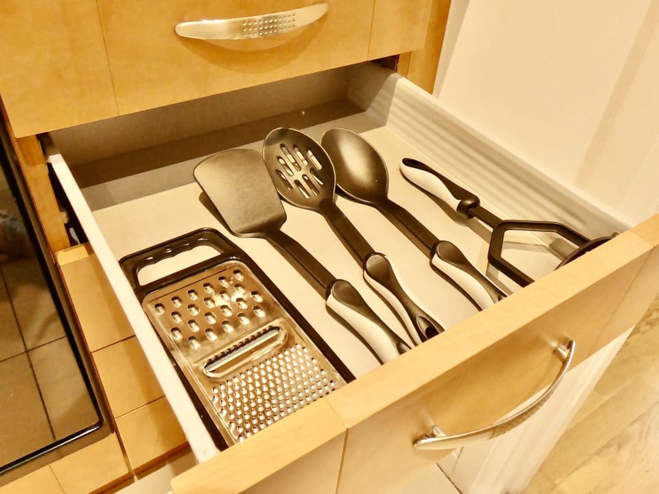 a complete set of cooking ladles