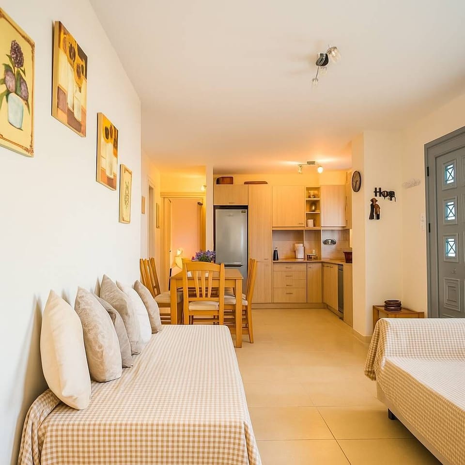 Interior space – View of the shared area – Comfortable and thoughtfully arranged

