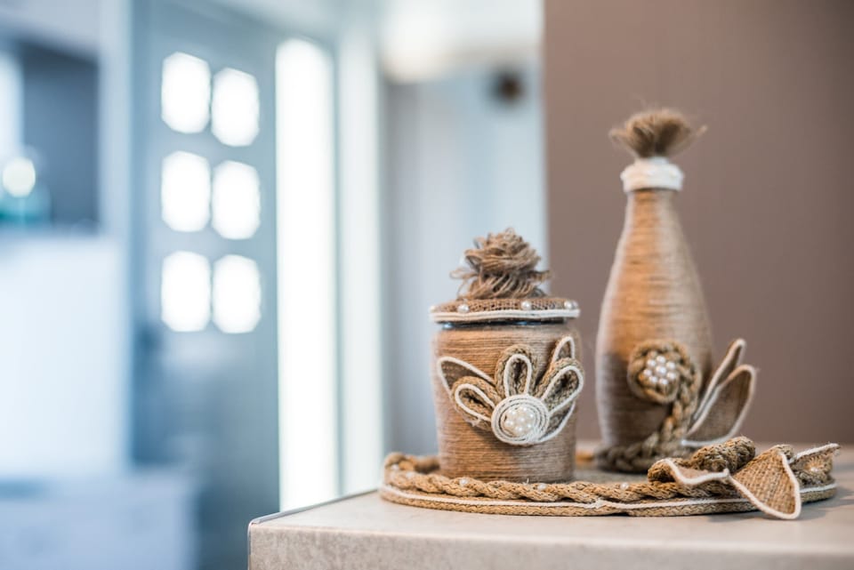 Interior details – Vase, tray, thoughtful styling

