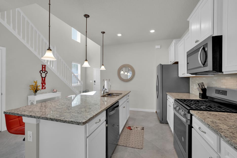 Modernized and fully-equipped kitchen