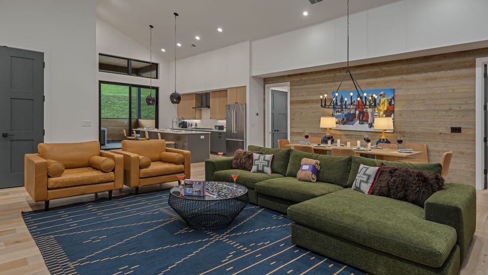 Great Room, Main Level - Seating area with open layout