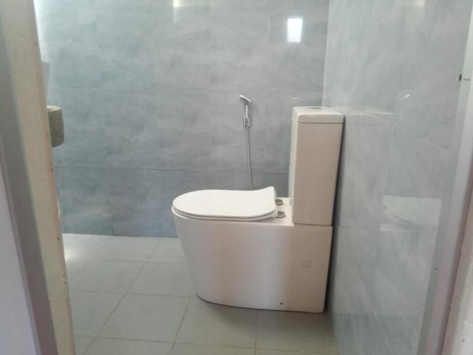 Shower, rainfall showerhead, towels