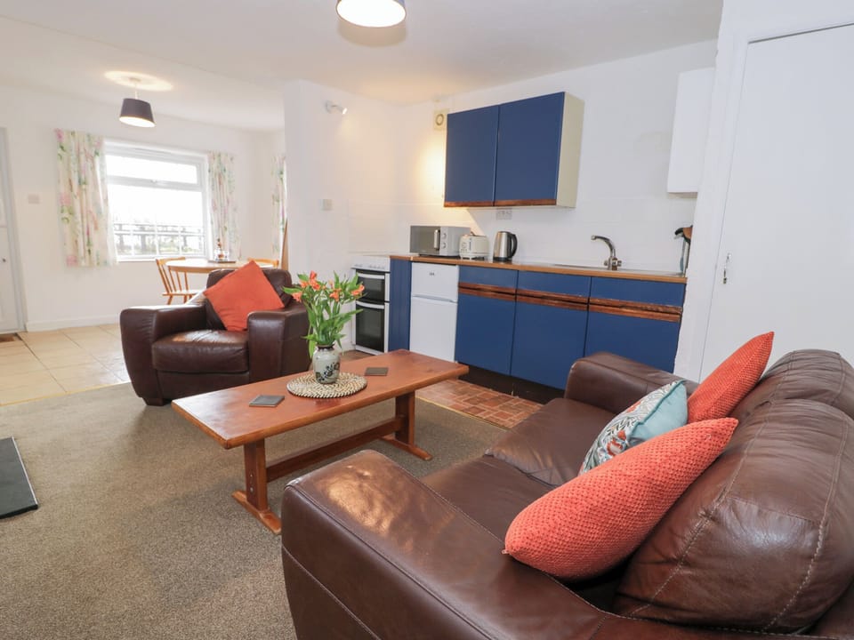 Cottage | Living area | Fireplace