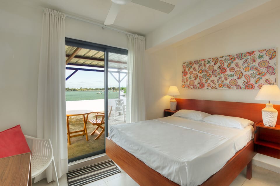 Deluxe Double Room, 1 Double Bed, Non Smoking, Sea View | In-room safe, desk, iron/ironing board (on request), WiFi (free)