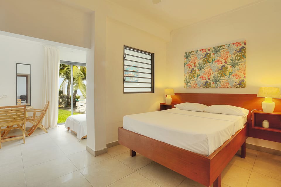 Family Double Room, Non Smoking, Sea View | In-room safe, desk, iron/ironing board (on request), WiFi (free)
