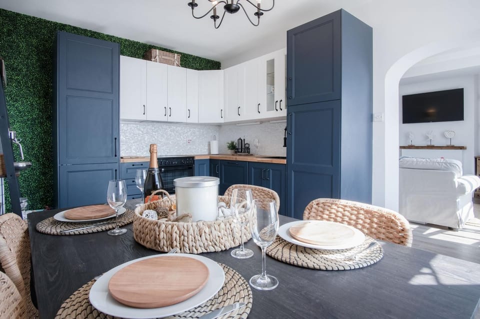 The Sand Castle - 2 Bedroom Apartment - Tenby (15937)