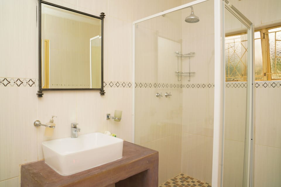 Family Quadruple Room, 1 Bedroom | Bathroom | Rainfall showerhead, free toiletries, hair dryer (on request)