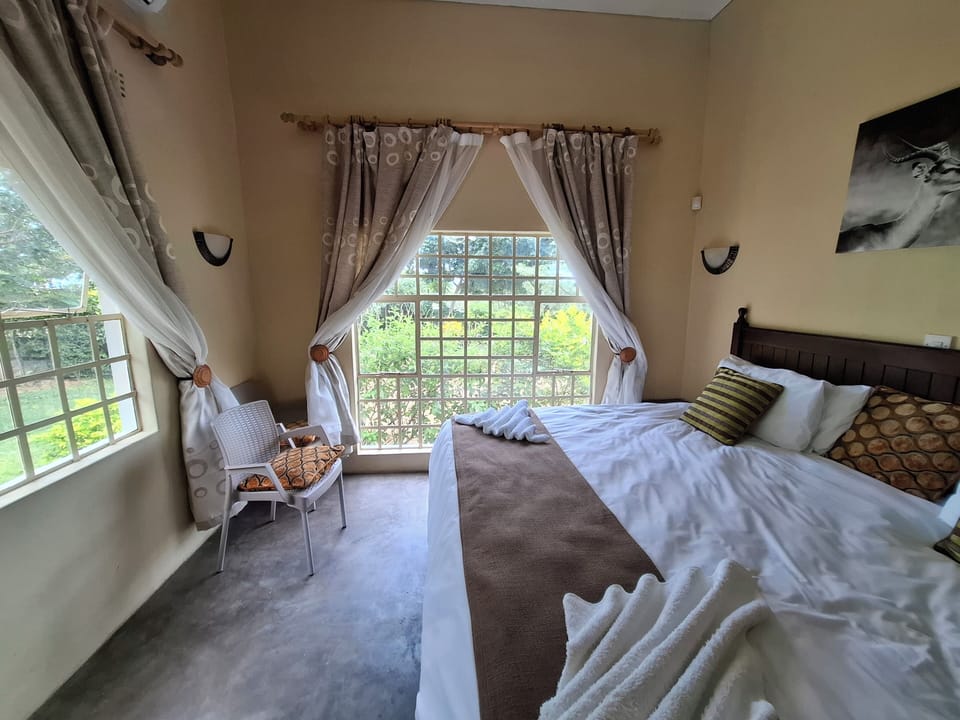 Comfort Twin Room | Iron/ironing board, WiFi (free), bed sheets