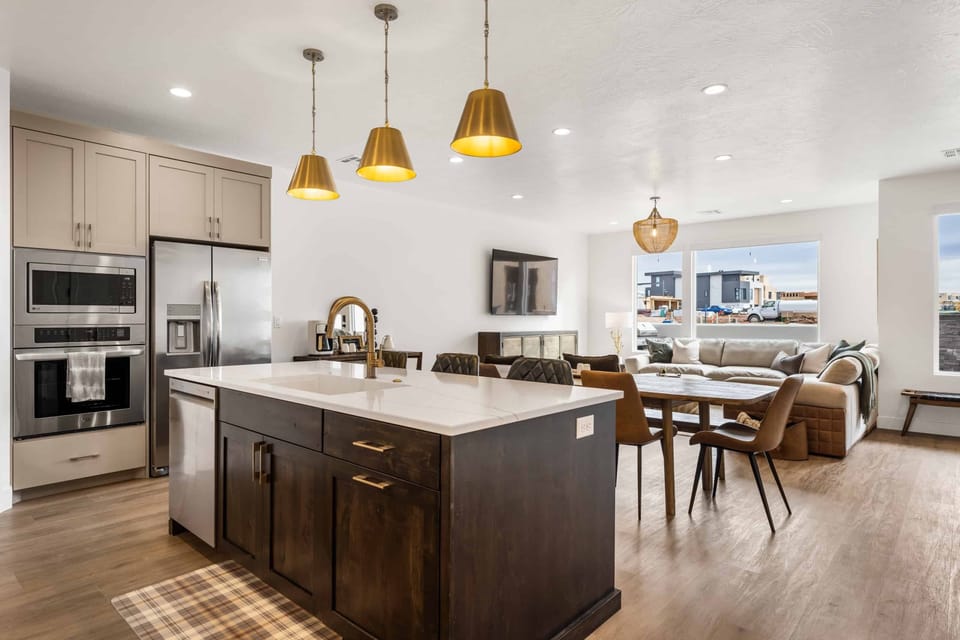 Townhome, 4 Bedrooms | Private kitchen | Fridge, oven, coffee/tea maker, electric kettle