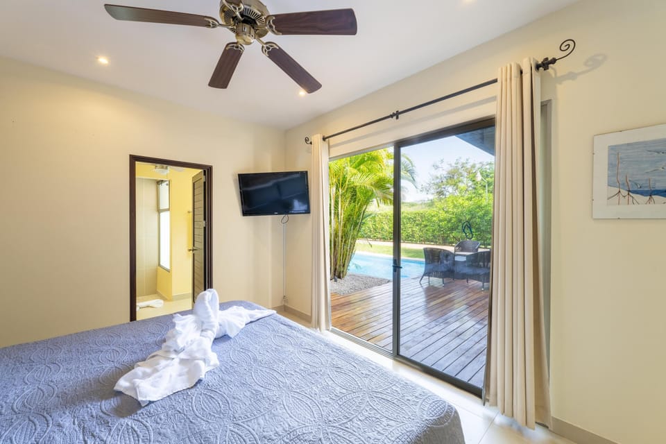 Master bedroom, king bed, private full bathroom