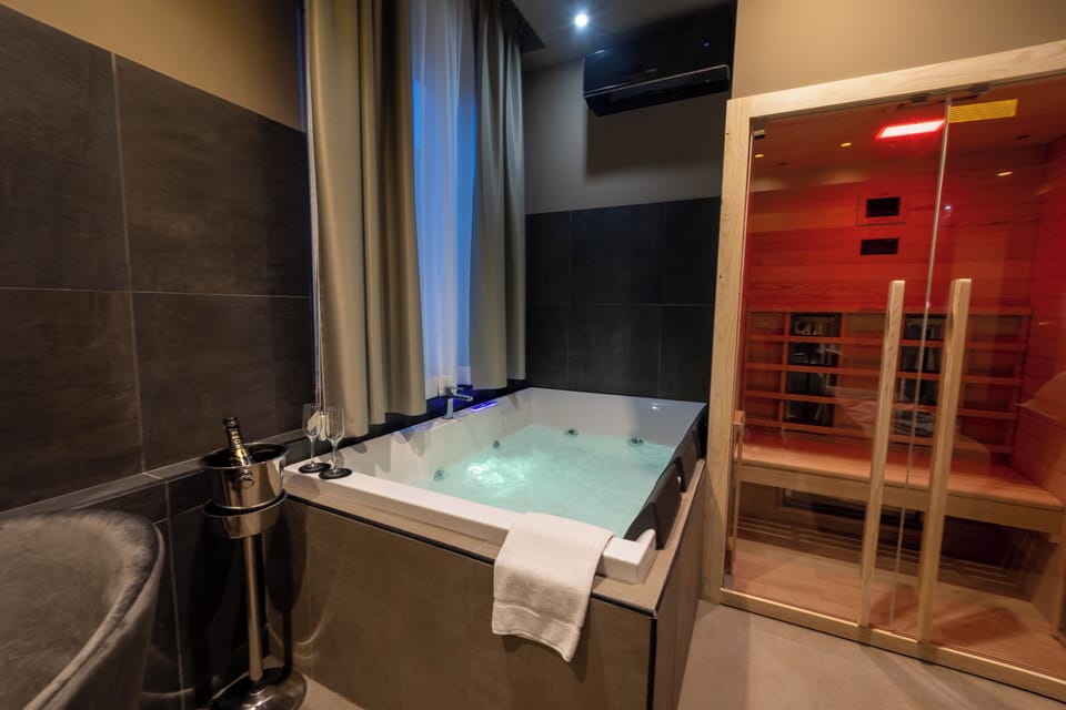 Deluxe Suite | Down comforters, free minibar items, individually decorated