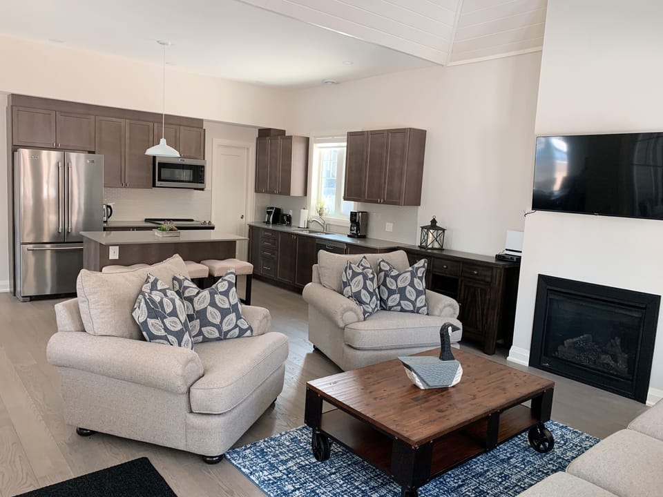 Granite Family Room - Kitchen