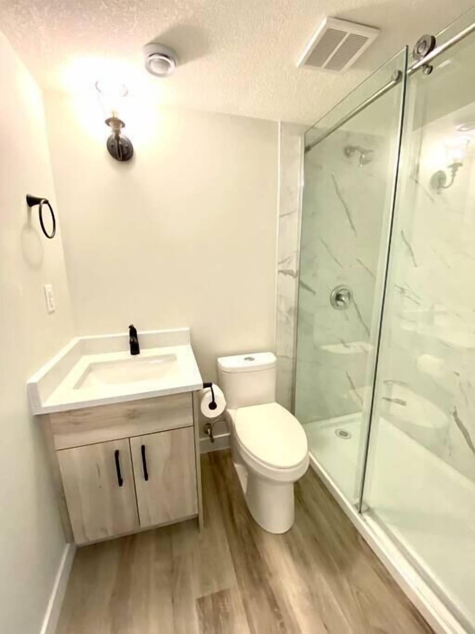 Secondary Master bedroom ensuite