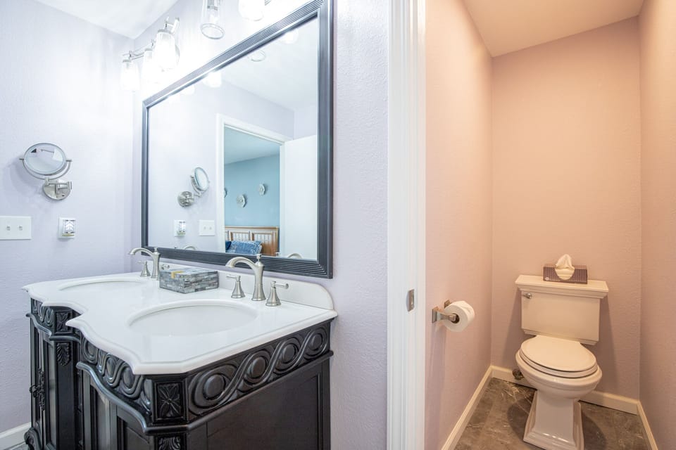 Master bath with dual vanity and water closet