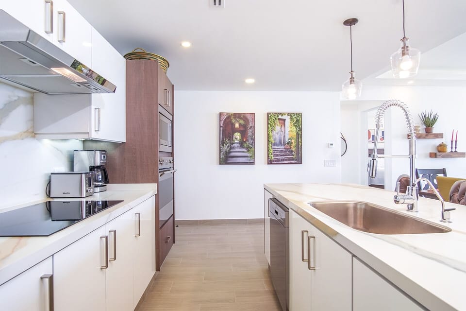 complete and modern, the kitchen has everything needed for even the most particular chef