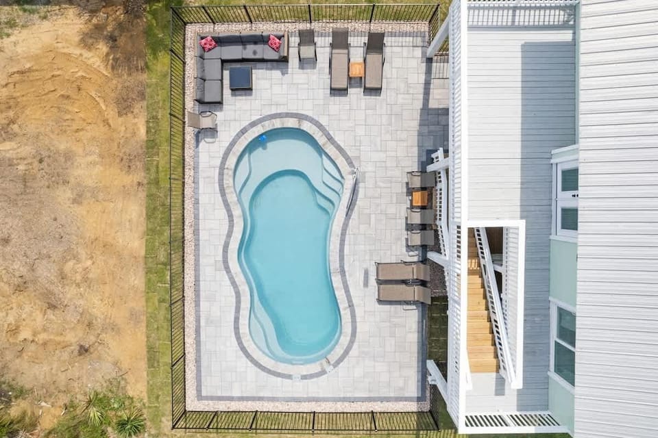 Poolside Paradise: Dive into relaxation with a stunning pool and stylish lounge seating!