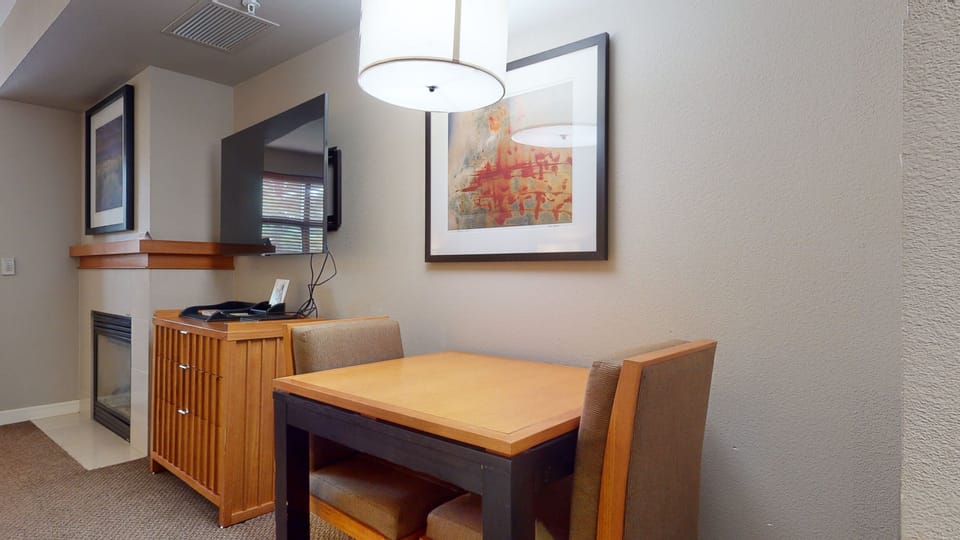 Studio | Dining