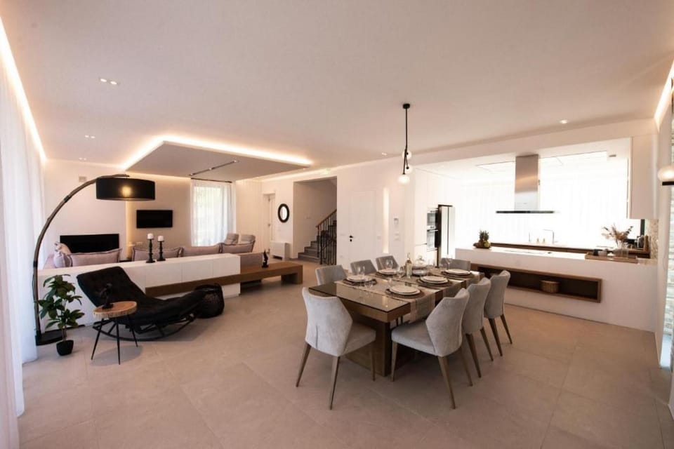 House | 5 bedrooms, soundproofing