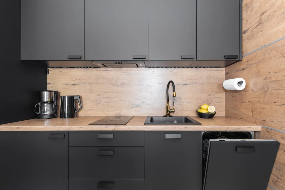 Kitchenette equipped with high-quality appliances, set of dishes and kitchen utensils.