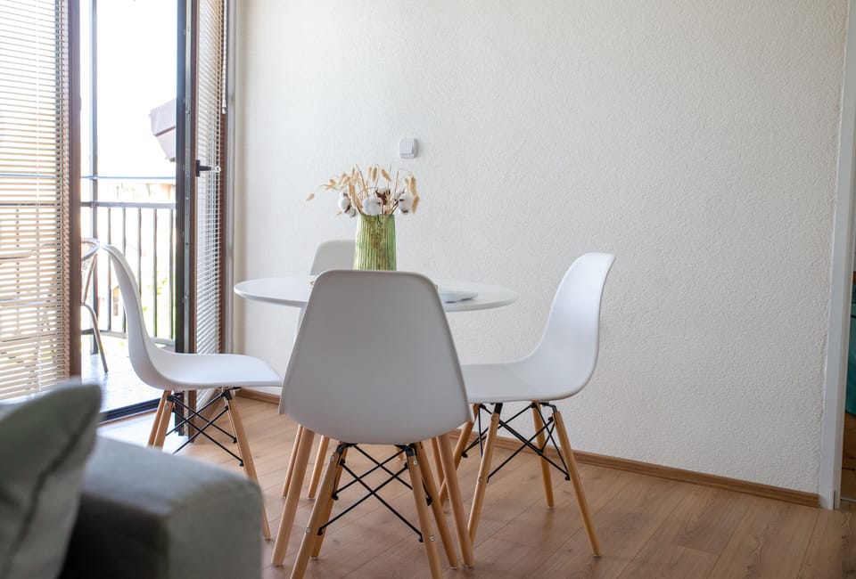 Dinning area with a balcony access