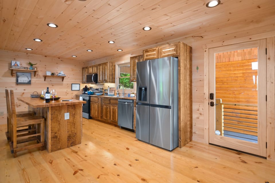 Fully stocked kitchen w/ SS appliances