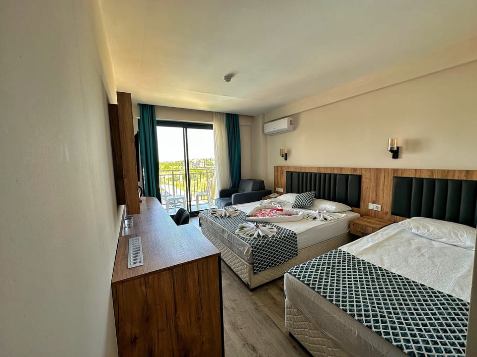 Economy Double Room | Desk, laptop workspace, blackout drapes, soundproofing
