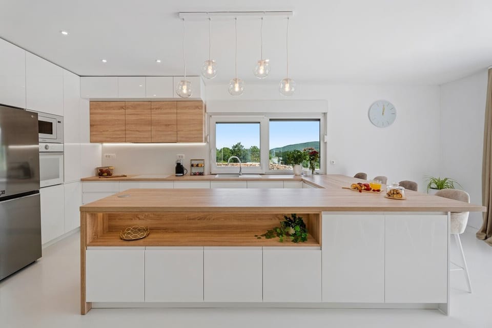 If you prefer waking up by a bird song, go ahead and book this amazing property. 