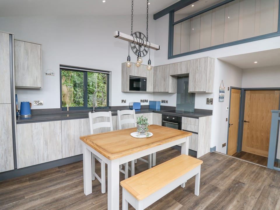 Cottage | Private kitchen | Fridge, dishwasher, electric kettle, toaster