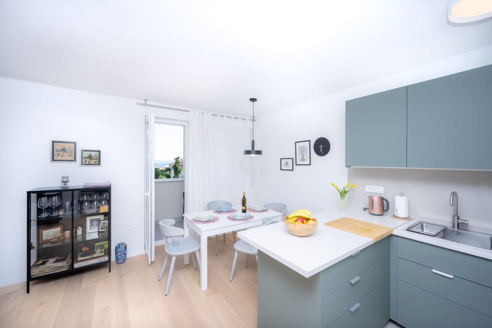 Family Apartment | In-room dining