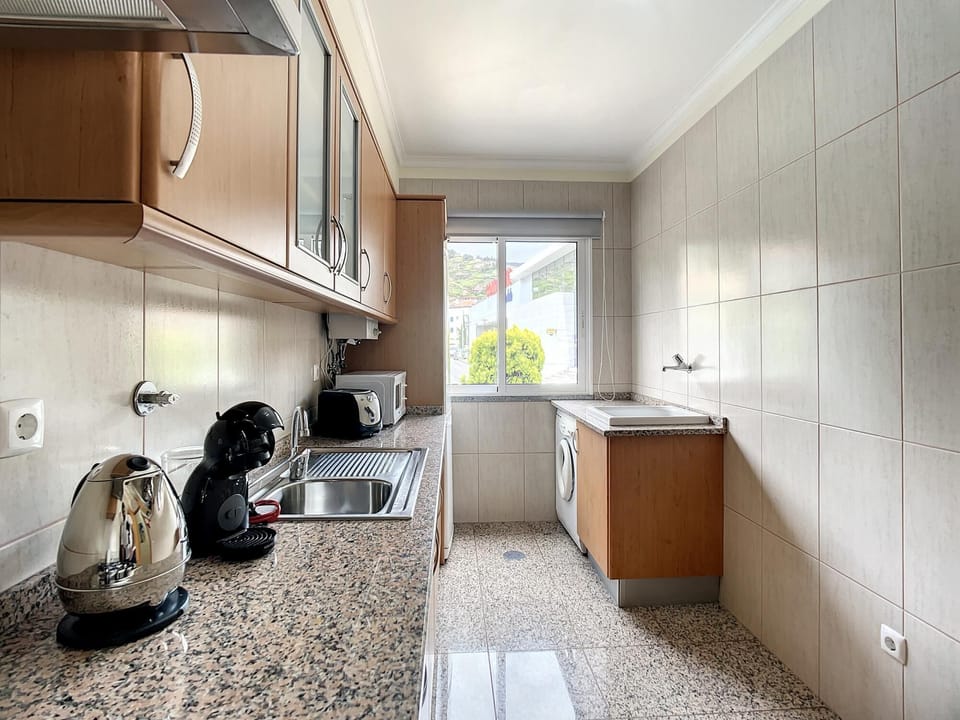 House | 2 bedrooms, desk