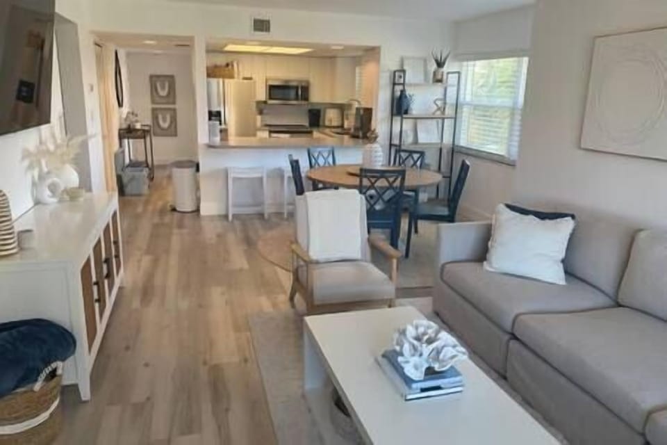 Spacious living room 