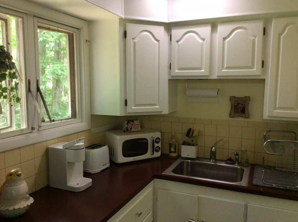 Kuerig Coffeemaker, Toaster, and Microwave
