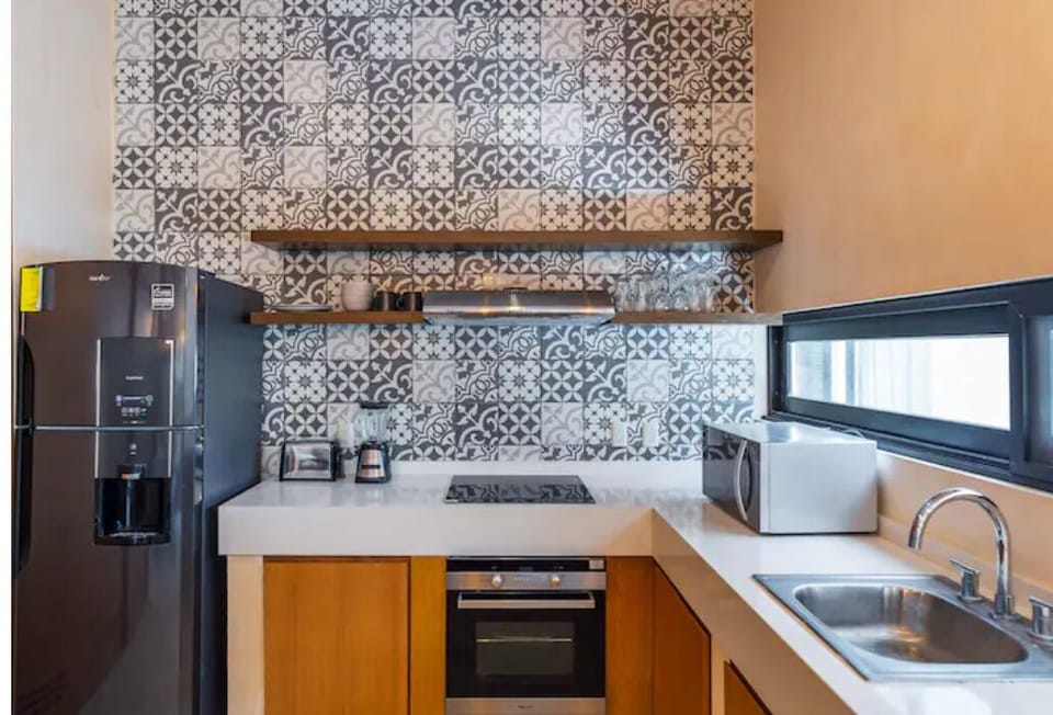 Family Apartment | Private kitchen | Full-size fridge, microwave, oven, coffee/tea maker