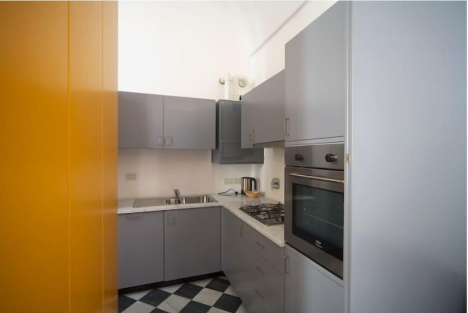 Family Apartment | Private kitchen | Full-size fridge, microwave, oven, stovetop