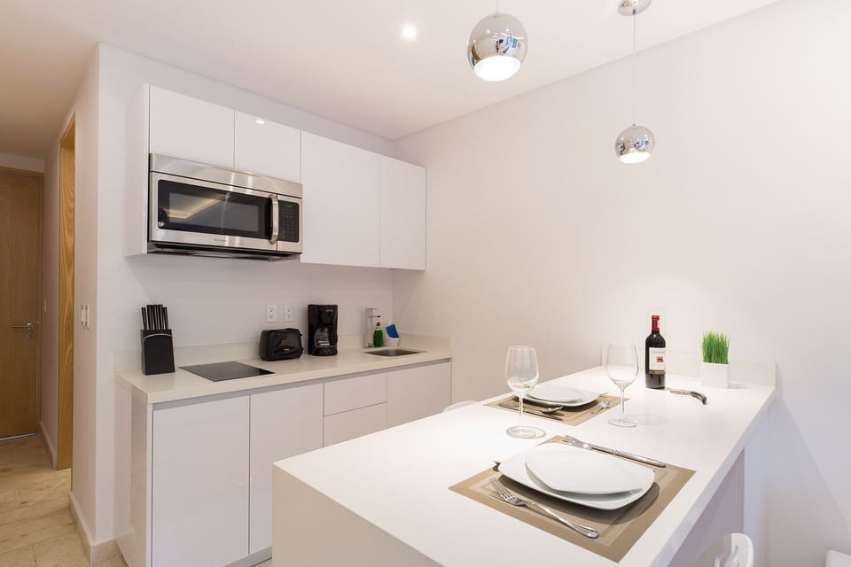 Basic Apartment | Private kitchen | Mini-fridge, microwave, coffee/tea maker, blender