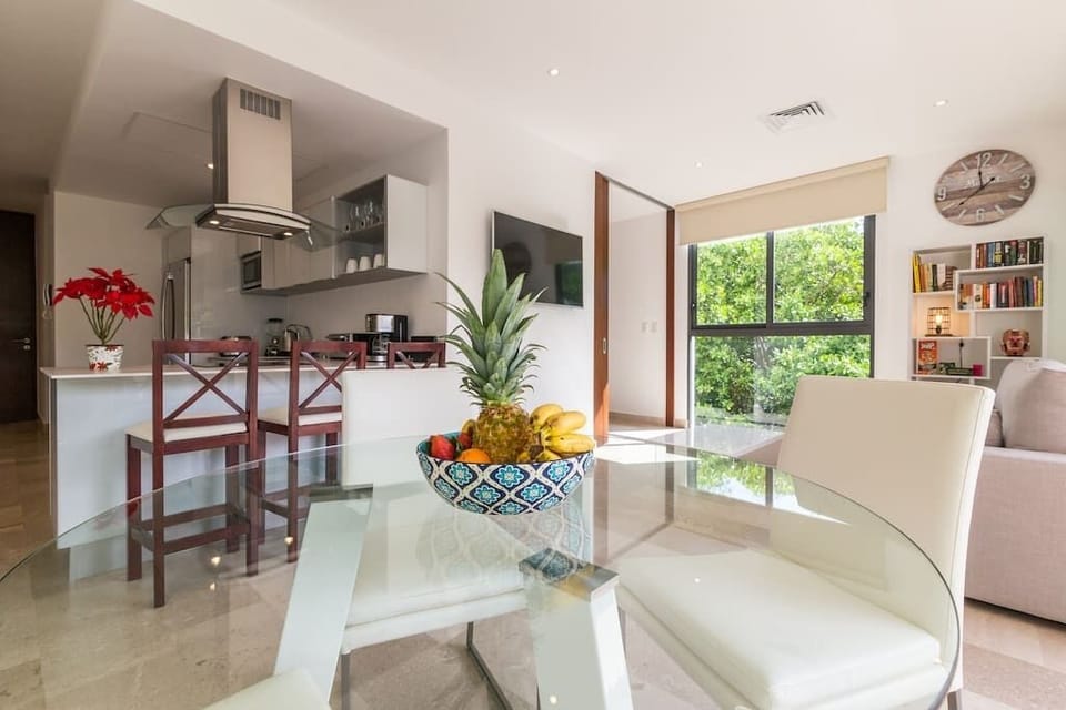 Living-Dining Area with LED 4K TV (1)