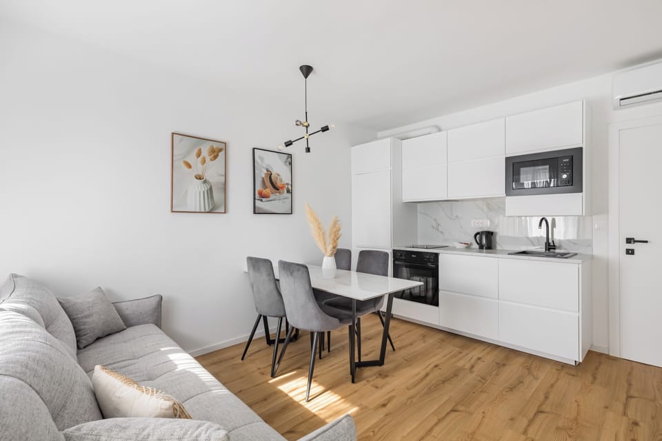 Superior Apartment | Private kitchen | Full-size fridge, microwave, oven, stovetop
