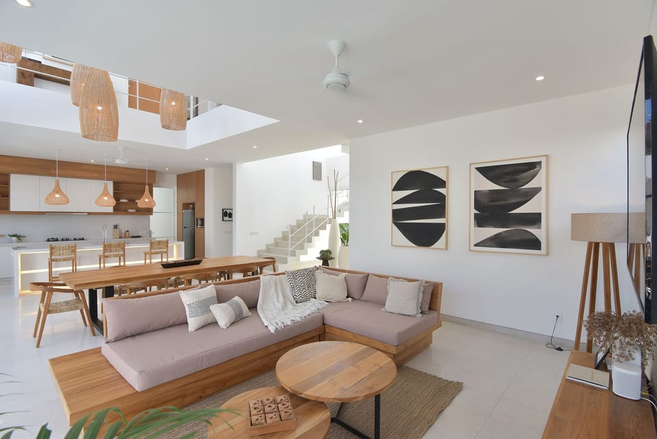 Deluxe Villa | Living area | 60-inch flat-screen TV with cable channels, TV, Netflix