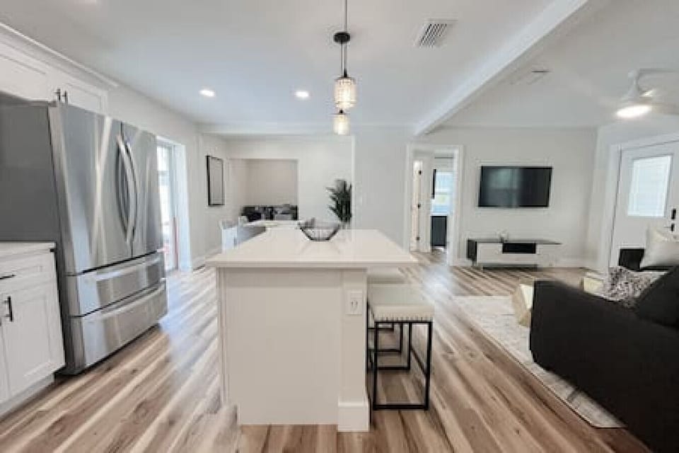 Beautiful Kitchen Island w/ Three Additional Bar Stool Seats